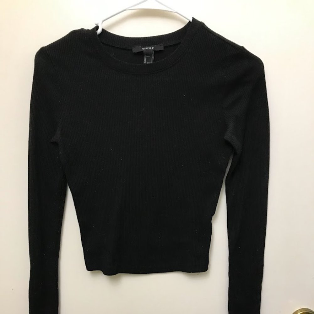 Black long-sleeved forever21 crop top
